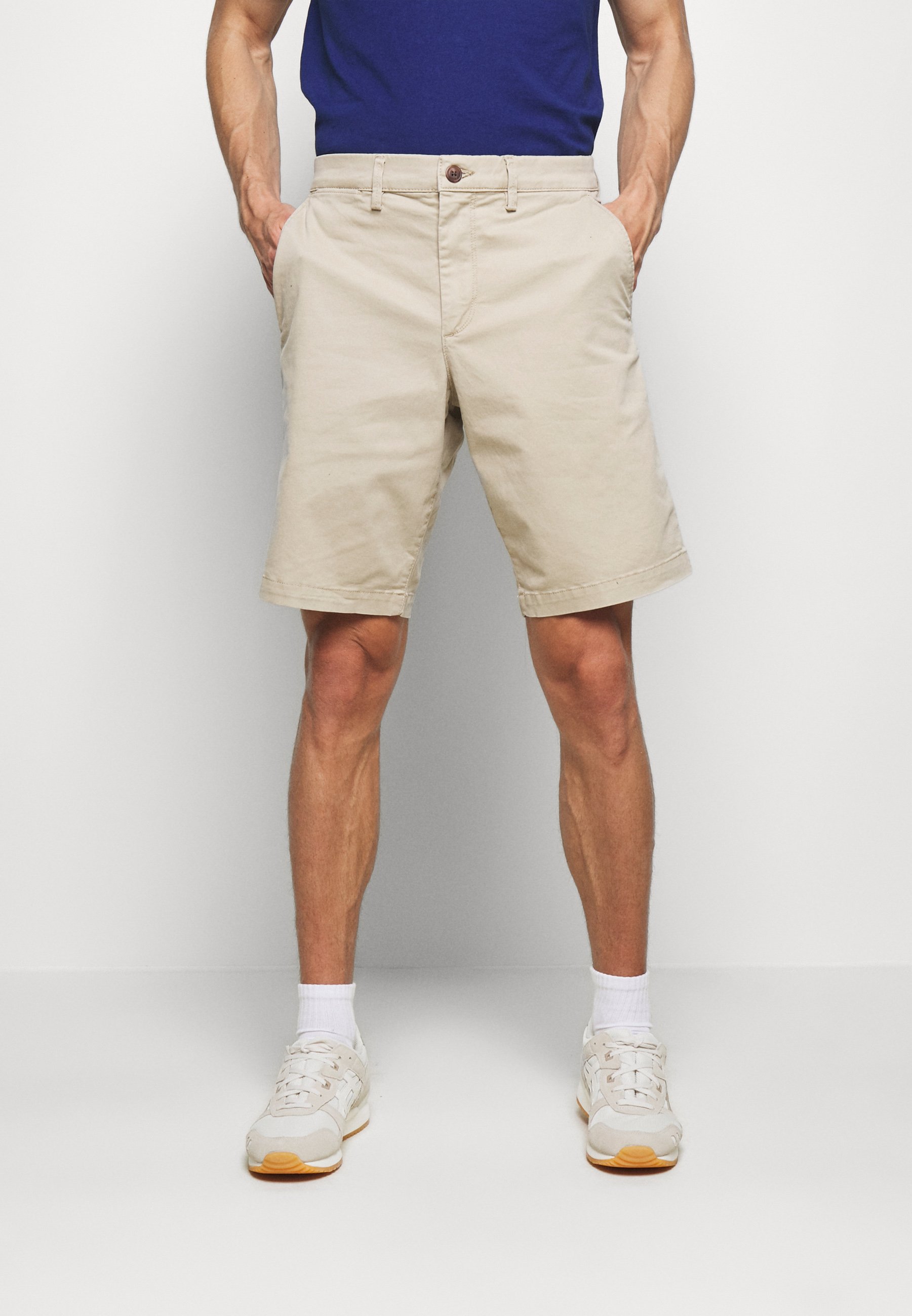 GAP IN SOLID - Shorts - iconic khaki 