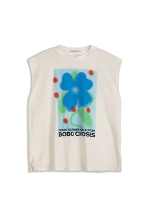 Valkoinen hihaton paita, jossa suuri sininen kukkakuvio ja punaisia pilkkuja. Edessä teksti "Every summer has a story BOBO CHOSES".