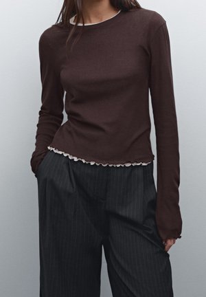 Long sleeved top - brown
