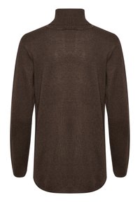 Pull en maille marron avec un col montant, des manches longues et une finition texturée ; il présente un ourlet droit et des détails côtelés le long du col.