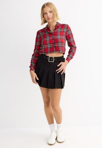 INSIDE CROPPED - Blusa - rojo