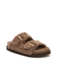 Sandalias de piel sintética marrón tipo slip-on con dos correas ajustables, herrajes en tono dorado y suela marrón texturizada.