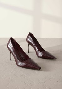 Non selezionato, burgundy red
