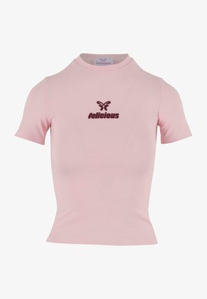 Roosa lühikeste varrukatega t-särk, mis on valmistatud pehmest kangast, omades keha lähedalt istuvat disaini ning tumepunase "felicious" logoga ees.