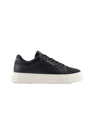 Sneaker in pelle nera con tomaia caratterizzata, suola in gomma bianca, chiusura con lacci e dettagli di marca sui lati e sul tallone.