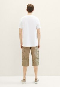 TOM TAILOR BERMUDA MIT PRINT - Shorts - beige geometric structure