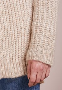 DRYKORN Kofta - sand