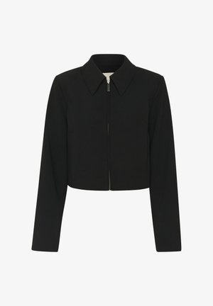 Giacca nera corta con colletto, maniche lunghe e chiusura frontale con zip. Realizzata in un tessuto liscio senza motivi o dettagli visibili.