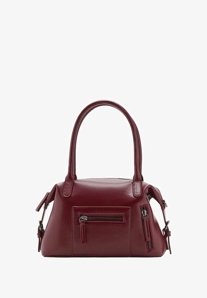 Bordowa skórzana torba na ramię z dwoma górnymi uchwytami, przednią kieszenią na zamek błyskawiczny, bocznymi zamkami i detalami w formie klamry na białym tle.