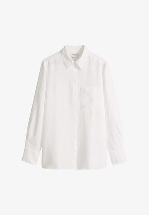 Balti ilgomis rankovėmis marškiniai su sagomis, apykakle ir krūtinės kišene, pagaminti iš grynos lino medžiagos, rodomi prieš baltą foną.