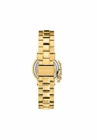 Orologio in metallo dorato con bracciale a maglie rettangolari. Cassa rotonda, lente trasparente, nome del marchio inciso sul retro e un piccolo dettaglio di catena.