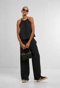Urban Classics STRUCTURED WIDE - Bukse - black
