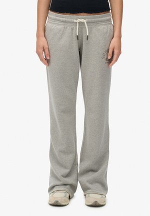 Grå sweatpants lavet af blødt stof, med afslappet pasform, elastisk talje med snoretræk og diskret branding på venstre lår.