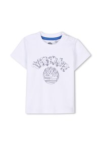 Witte peuter T-shirt met cartoonachtige "Timberland" tekst en boomlogo in zwart gedrukt op de voorkant, met drukknoopjes op de schouder.
