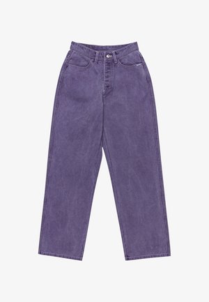 Lila denimbyxor med hög midja, vida ben och en svagt texturerad yta. Har framfickor och knäppning med knapp.