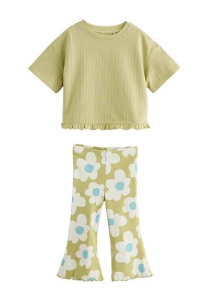 Next REGULAR FIT - SHORT SLEEVE TOP AND FLARE SET . - Svetrík - green stampy flower