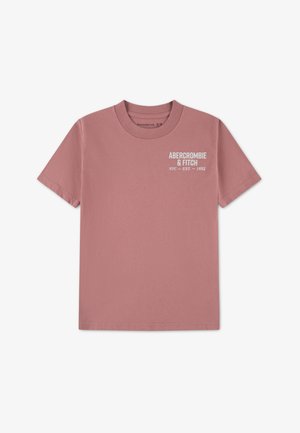 Majica z rožnimi kratkimi rokavi, narejena iz bombaža. Na sprednji strani ima v belem tisku napis "ABERCROMBIE & FITCH NYC EST. 1892". Klasičen okrogel izrez.