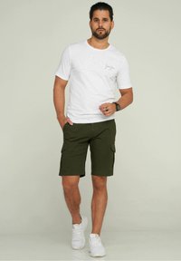 Jack & Jones JOE CARGO SHORTS - Shorts - forest night