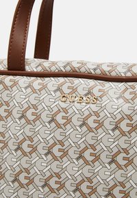 Guess TRAVEL CASE - Trousse - beige multi