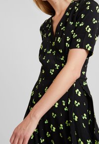 KIOMI Maxi šaty - green