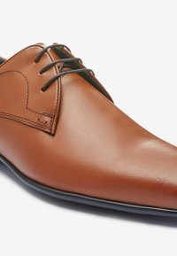Next DERBY WIDE FIT - Puošnūs suvarstomi batai - tan brown