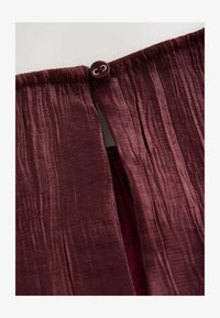 Atlasīts, burgundy red