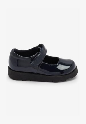 Pantofi Mary Jane din piele patent albastră marină, cu o curea Velcro, talpă cu amortizare și vârf rotund, având o finisare netedă și lucioasă.