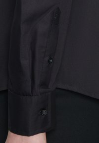 Seidensticker BUSINESS SLIM FIT - Button-down blouse - black