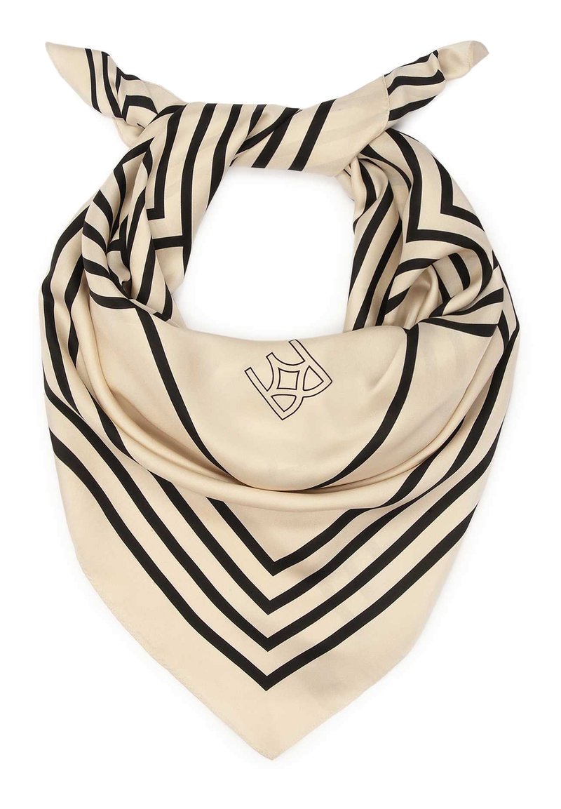Beige silk scarf med svarta diagonala ränder och en central logotyp. Designen har en triangulär form med en mjuk textur.