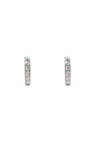 Boucles d'oreilles créoles en argent avec six pierres semi-précieuses roses disposées en ligne verticale sur une surface polie, maintenues par un fermoir à tige.