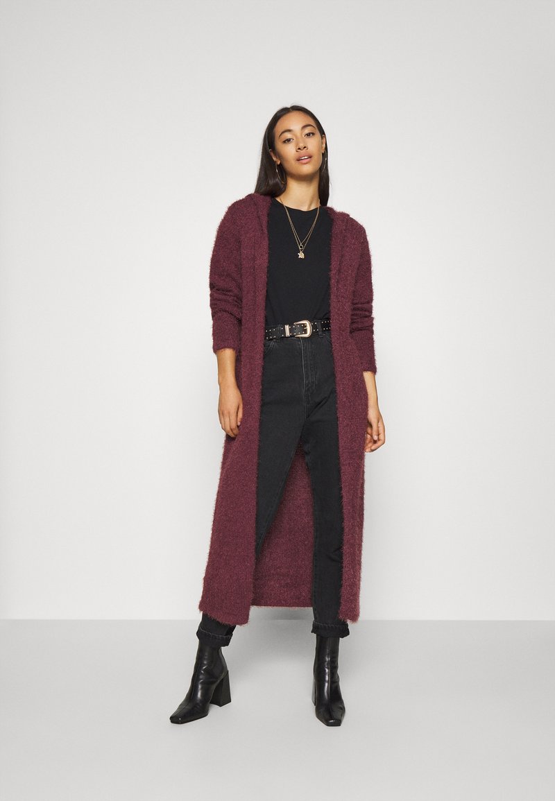 Urban Classics - FEATHER  - Cardigan - cherry, Forstørre