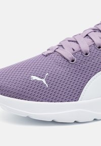 Puma ANZARUN LITE - Utcai futócipők - pale plum/white/midnight