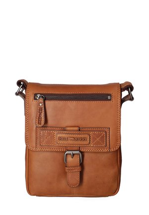 Borsa a tracolla in pelle marrone con tasca frontale con zip, tracolla regolabile e etichetta del marchio impressa. Presenta cuciture e chiusura a fibbia.