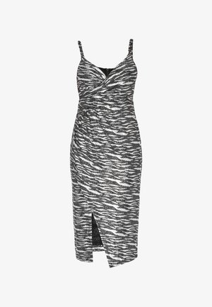Sort-hvid stribet kjole med zebramønster, tætsiddende silhuet, justerbare stropper, indpakket bodice og en frontslids. Fremstillet af et glat stof.