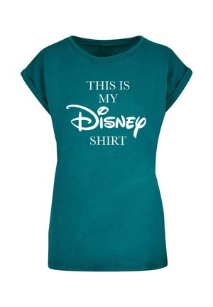 Türkiz színű póló, felhajtott ujjakkal, fehér felirattal: "EZ AZ ÉN Disney PÓLÓM." Puha anyagból készült, laza fazonú, kerek nyakkal.