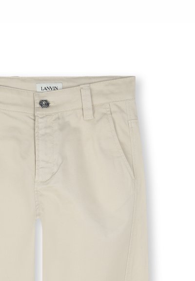 Beige broek met een rechte voorkant, riemlussen en zijzakken. Uitgerust met een knoopsluiting en een soepele katoen stof. Merkenlabel zichtbaar.