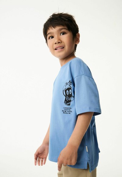 Ljusblå t-shirt i bomull med svart grafisk tryck av en animation karaktär på framsidan. Kort ärm och avslappnad passform.