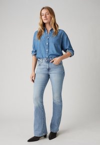 Levi's® 726™ HIGH RISE FLARE - Flared Jeans - blue wave light