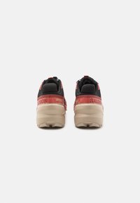 Salomon SPEEDCROSS 6 GTX - Chaussures de running - black/cow hide/faded rose