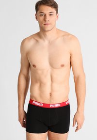 Puma BASIC 2 PACK - Calzoncillos - schwarz-rot/schwarz-blau