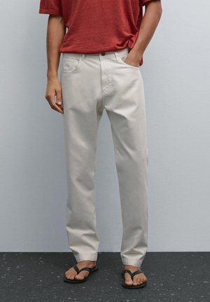 Massimo Dutti LIGHTWEIGHT RELAXED FIT - Relaxed fit jeans - sand