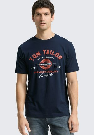 - T-shirt z nadrukiem