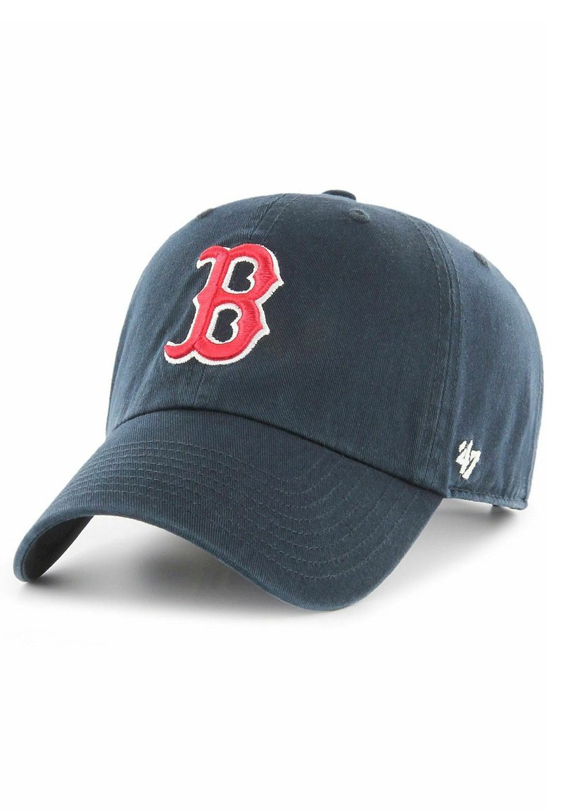 Casquette de baseball marine en coton, avec un logo "B" brodé rouge sur le devant et des coutures blanches sur le côté. Design de visière courbée.