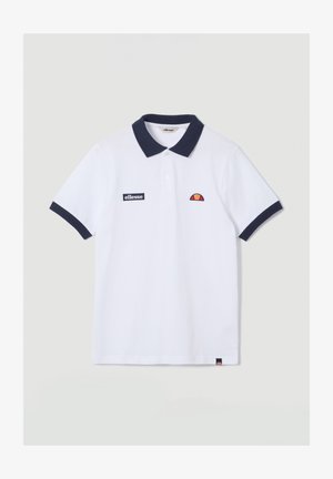Polo bianca con colletto e polsini delle maniche blu navy, caratterizzata dalla toppa con il logo ellesse e dall'emblema semicircolare ricamato sul petto.