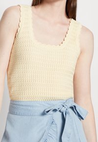Pieces Top - off-white