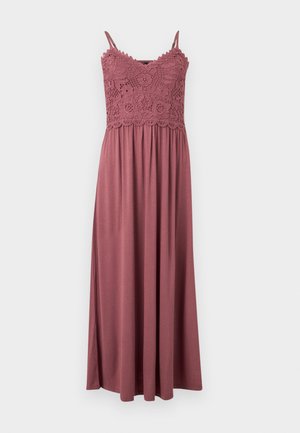 Abito lungo rosa antico senza maniche con corpetto in pizzo all'uncinetto, bordi smerlati, spalline sottili e gonna fluente arricciata.