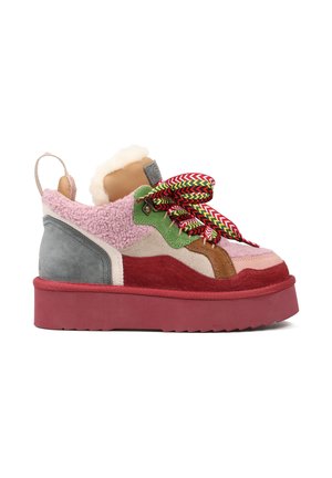 - Sneakersy niskie