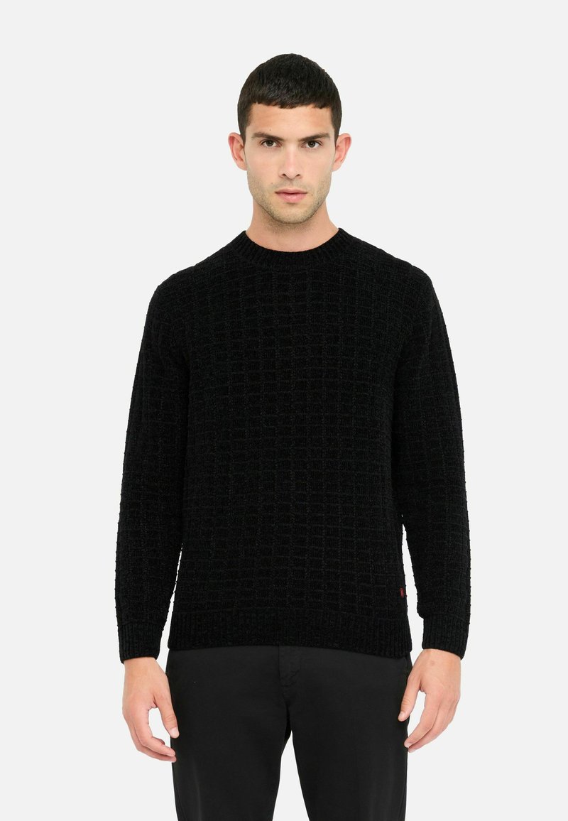 Maglione nero lavorato a maglia con un motivo a griglia testurizzato, scollo rotondo e maniche lunghe. L'orlo e i polsini a coste aggiungono struttura.