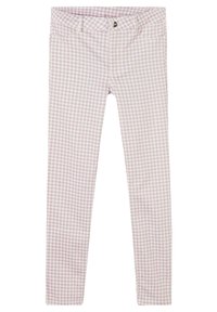 Pantalones ajustados con un patrón de cuadros vichy en rosa y blanco, con botón y trabillas para cinturón, bolsillos frontales y cierre de cremallera.