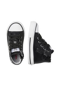 Sneakers alte nere in tela con punte in gomma bianca, suole testurizzate, lacci neri e dettaglio della cerniera alla caviglia. Strisce laterali e logo visibili.